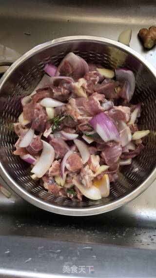腌制羊肉串的做法步骤：2