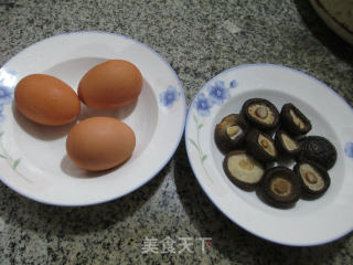 香菇煮荷叶蛋的做法步骤：1