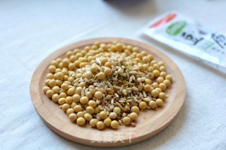 燕麦麦仁黄豆浆的做法步骤：2