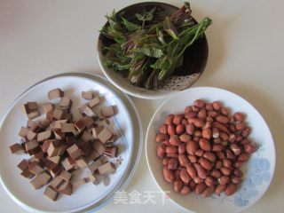 香椿花生米拌鸡蛋干的做法步骤：1