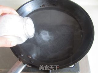 香椿花生米拌鸡蛋干的做法步骤：4