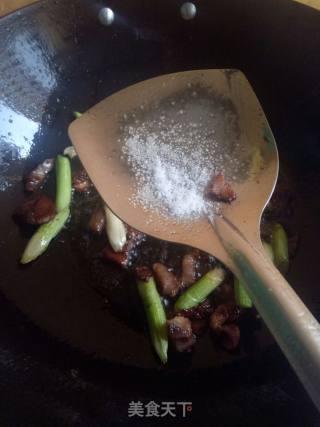 蒜苗炒腊肉的做法步骤：5