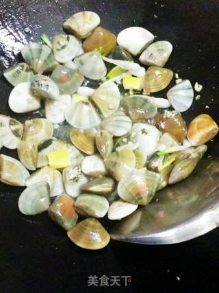 爆炒花甲的做法步骤：4