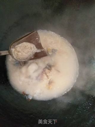 鲫鱼汤的做法步骤：6