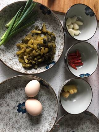 酸菜粉皮的做法步骤：1