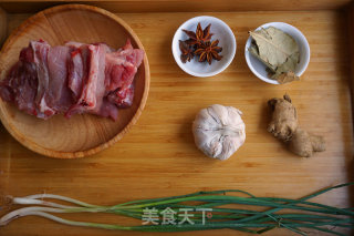 糖醋排骨的做法步骤：1