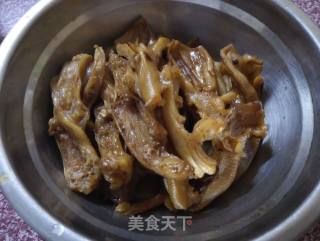 香辣无骨鸭爪的做法步骤：2