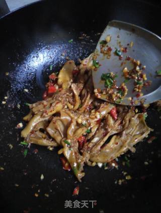 香辣无骨鸭爪的做法步骤：7