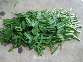 韭菜炒蚕豆的做法步骤：3