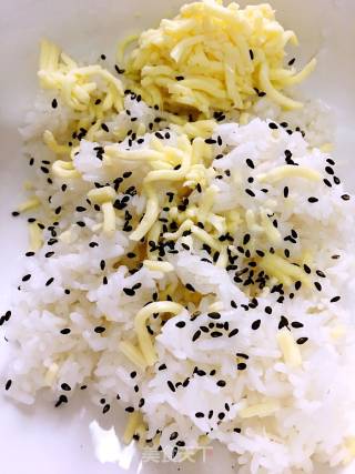 米饭培根卷的做法步骤：1