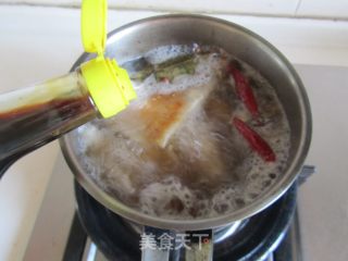 香辣猪皮炒毛豆的做法步骤：3