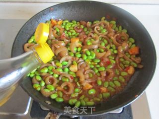 香辣猪皮炒毛豆的做法步骤：11