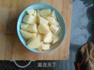 土豆红烧肉的做法步骤：7