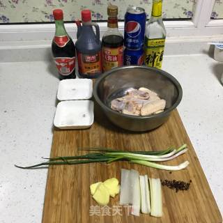 可乐鸡翅的做法步骤：1