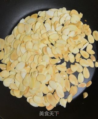 CoCoLc的私菜食谱经―焙煎扁桃仁片的做法步骤：3