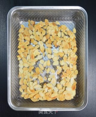 CoCoLc的私菜食谱经―焙煎扁桃仁片的做法步骤：4
