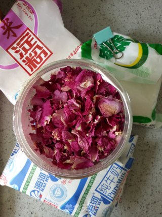 椰蓉玫瑰花牛奶小方的做法步骤：1
