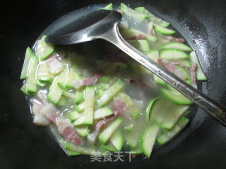 咸肉西葫芦煮粉丝的做法步骤：7