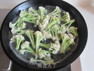 香菇炒花菜的做法步骤：3