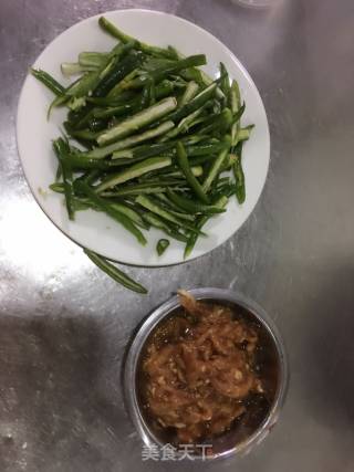 尖椒肉丝的做法步骤：1