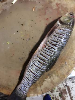 过水鱼的做法步骤：1
