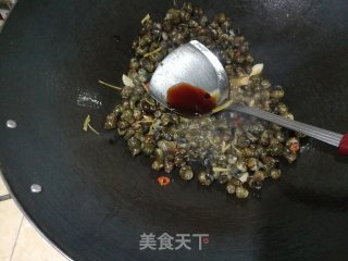 炒石螺的做法步骤：5