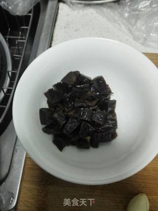 酱瓜嫩蚕豆的做法步骤：2
