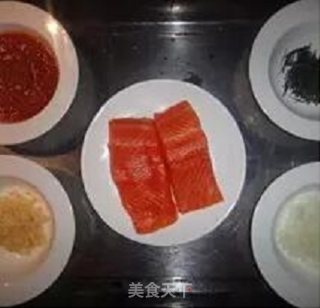 特级初榨橄榄油香煎三文鱼的做法步骤：1