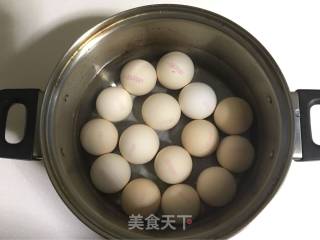 黑糖茶叶蛋的做法步骤：1