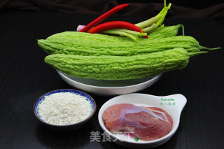 酿苦瓜的做法步骤：1