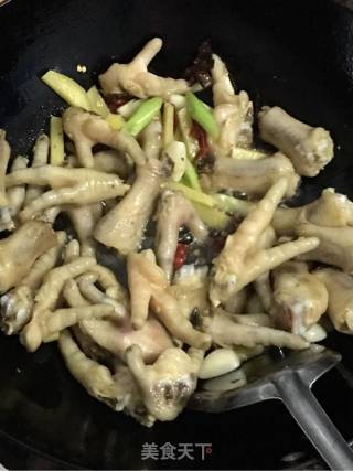 红烧鸡爪的做法步骤：5