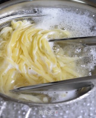 CoCoLc 的私菜食谱经－－意式罗勒青酱黄金面的做法步骤：5