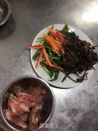 茶树菇盐煎肉的做法步骤：1