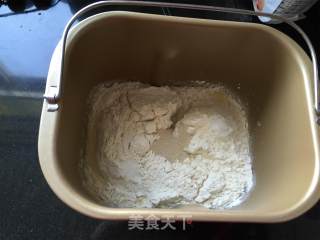 蜜豆花环面包的做法步骤：1