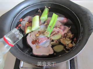 香菜木耳拌鸭胗的做法步骤：1