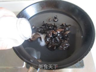 香菜木耳拌鸭胗的做法步骤：3