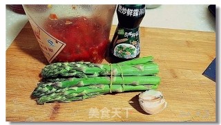 响油笋尖的做法步骤：1