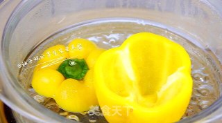 宝宝营养餐黄椒牛肉盅的做法步骤：2