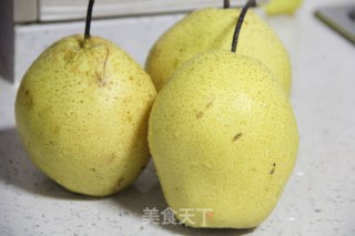 冰糖雪梨的做法步骤：1