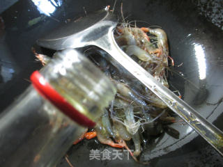 榨菜丝腐竹炒河虾的做法步骤：2