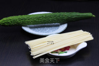 凉拌挂面的做法步骤：1