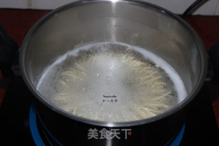 凉拌挂面的做法步骤：2
