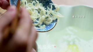 美厨娘大作战里的鱼戏莲叶汤的做法步骤：1