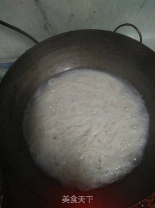 〖瑶都〗瑶王米线的做法步骤：6