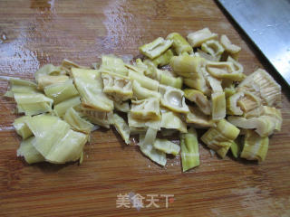 羊尾笋蚕豆夜开花汤的做法步骤：4