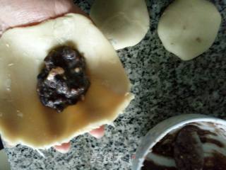 红豆老婆饼~电饼铛版的做法步骤：2