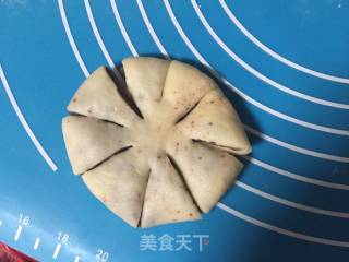 红豆沙花朵面包的做法步骤：9