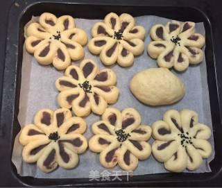 红豆沙花朵面包的做法步骤：11