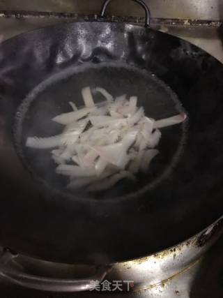 仔姜鱿鱼的做法步骤：2