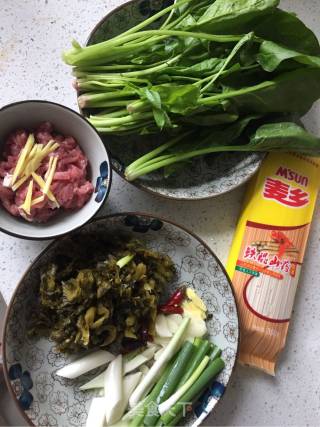 酸菜肉丝面（牛肉）的做法步骤：2